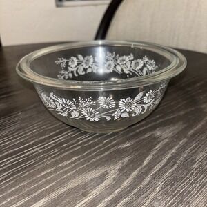 Pyrex Colonial Mist Clear W/White Daisy #322 Bowl